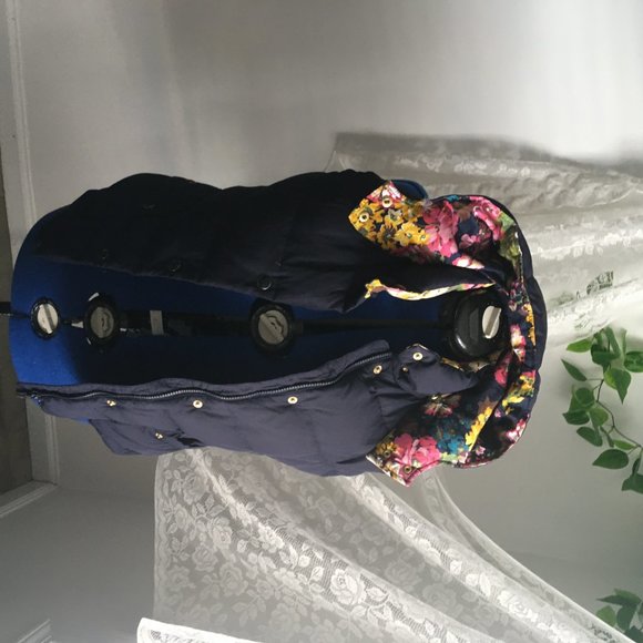 Navy and floral puffer vest. - Picture 2 of 5